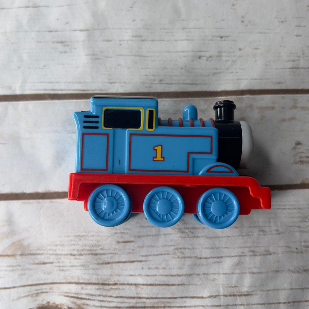 Thomas & Friends Thomas the Tank Engine Blue Plastic Rolling Toy Train 3.5in